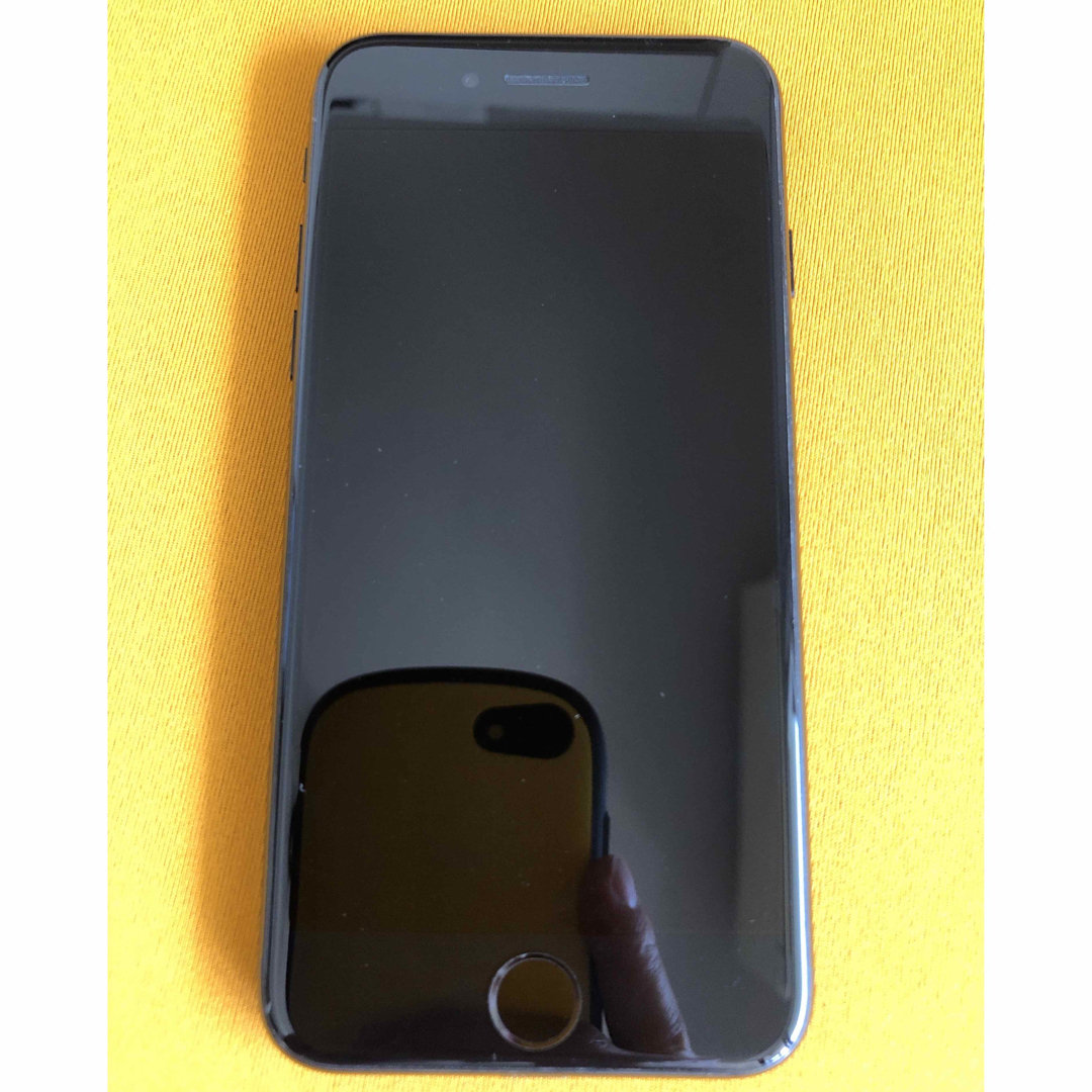 iPhone(アイフォーン)のiPhone7  128GB ブラック スマホ/家電/カメラのスマートフォン/携帯電話(スマートフォン本体)の商品写真
