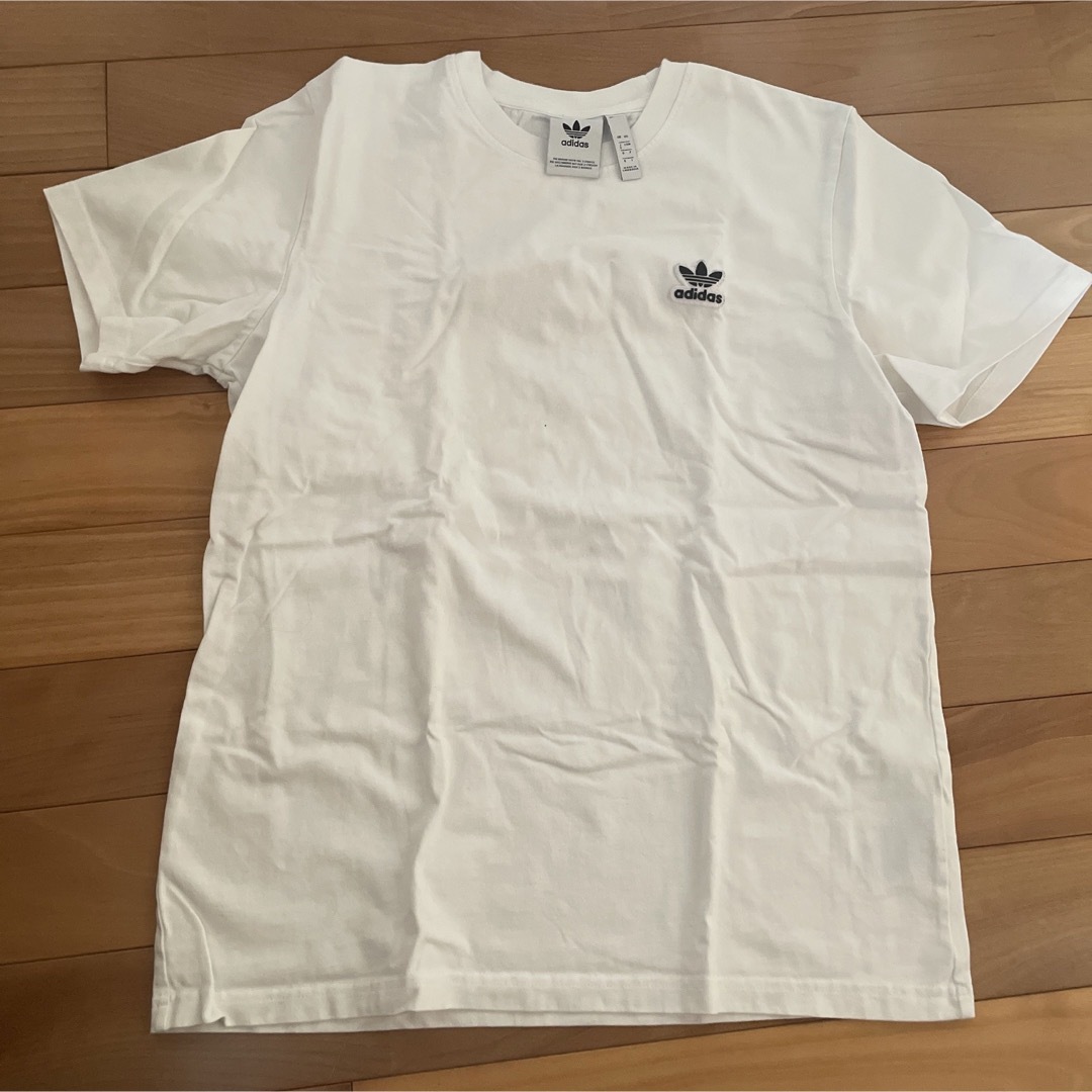 adidas(アディダス)のadidas ワンポイント ワッペン Tシャツ メンズのトップス(Tシャツ/カットソー(半袖/袖なし))の商品写真