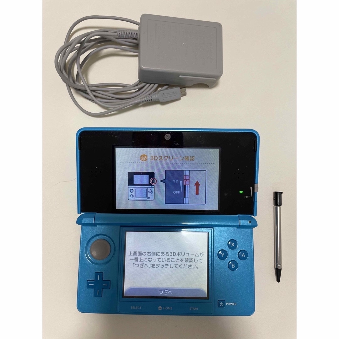 ニンテンドー3DS(ニンテンドー3DS)の【値下げしました】Nintendo 3DS 本体　アクアブルーとソフト3本セット エンタメ/ホビーのゲームソフト/ゲーム機本体(携帯用ゲーム機本体)の商品写真
