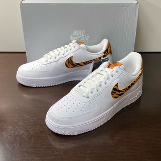 【新品25.5cm相当】NIKE エアフォース１ホワイト/オレンジ トラ柄