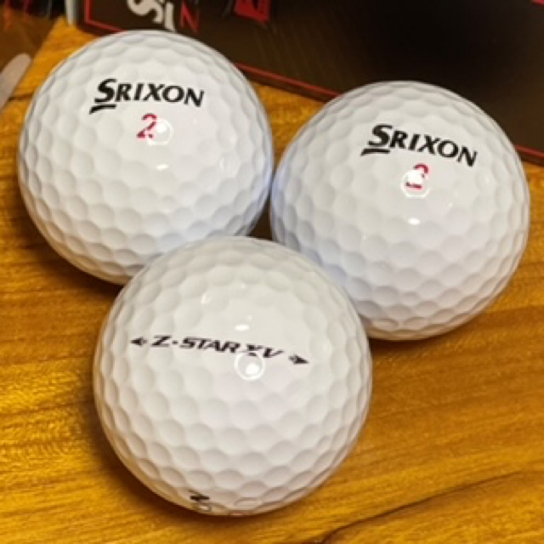 Srixon(スリクソン)のNEW SRIXON Z -STAR XV  8ダース＝96個セット チケットのスポーツ(ゴルフ)の商品写真