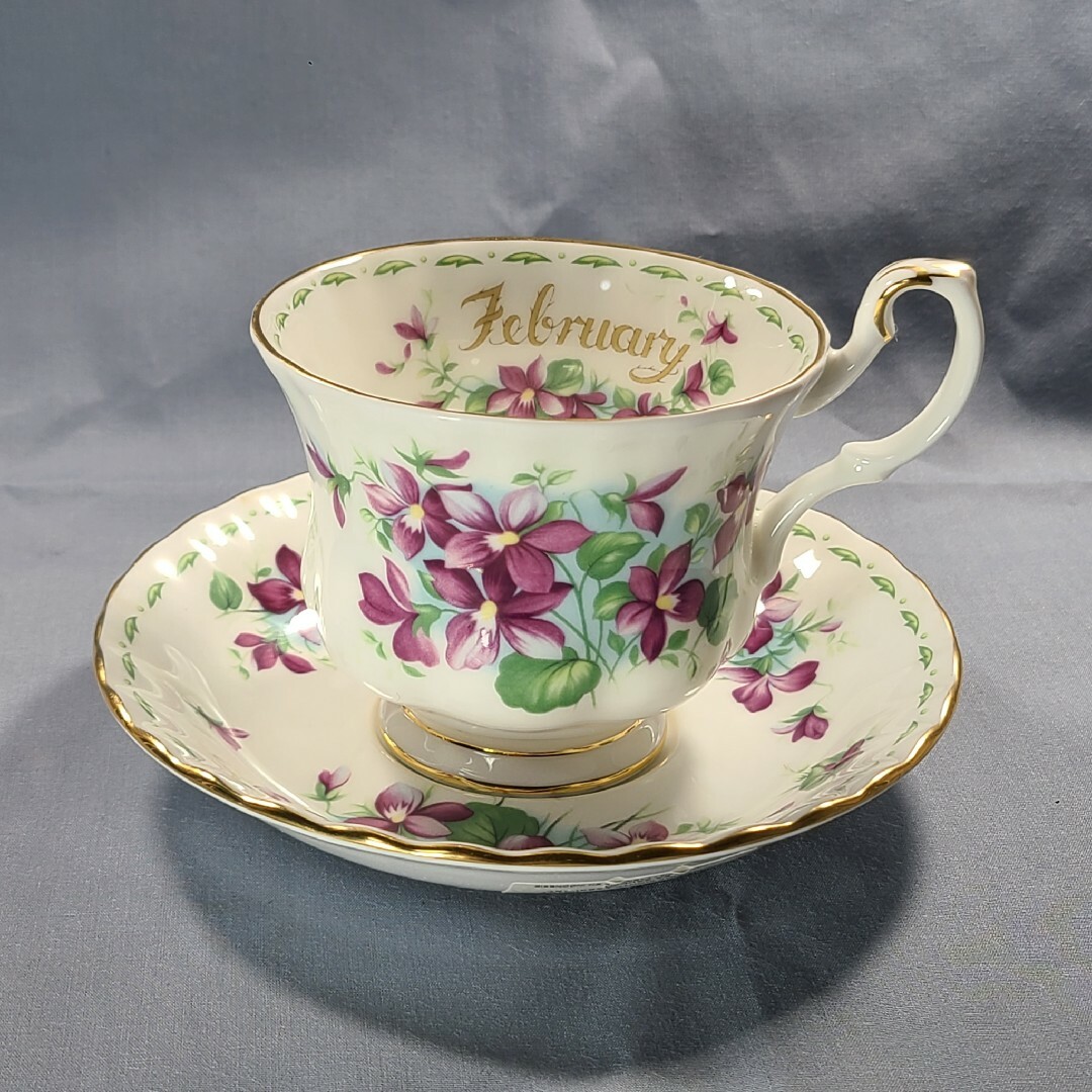 ROYAL ALBERT ☆ 2月 カップ & ソーサー