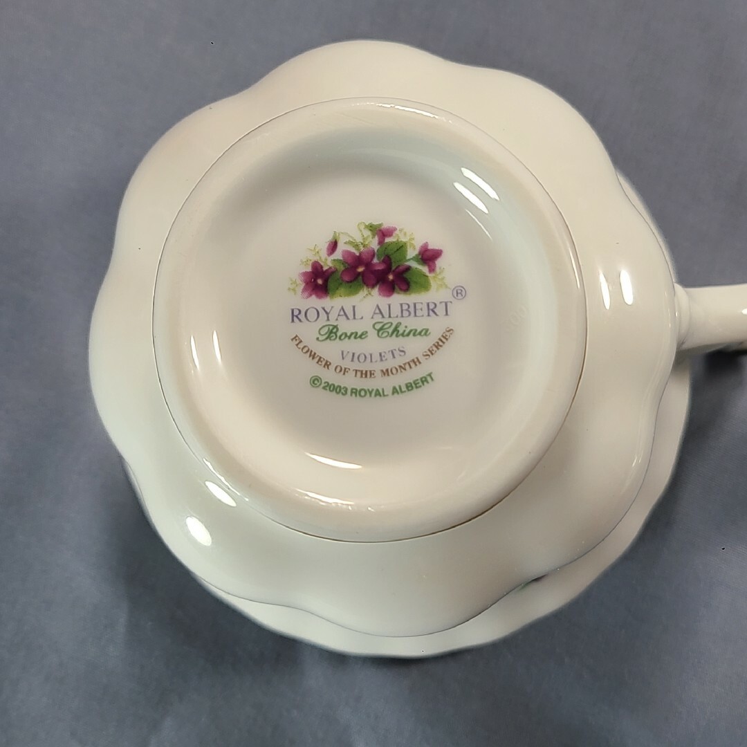 ROYAL ALBERT ☆ 2月 カップ & ソーサー