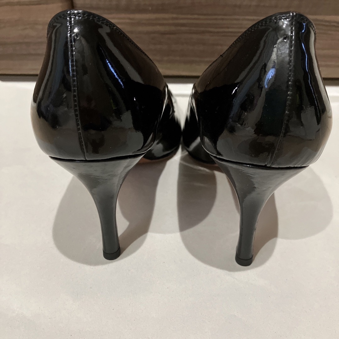 美品 LANVIN エナメル黒パンプス