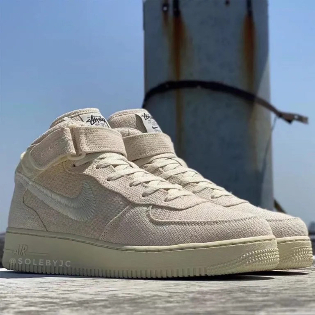 29 STUSSY NIKE AIR FORCE 1 MID FOSSIL