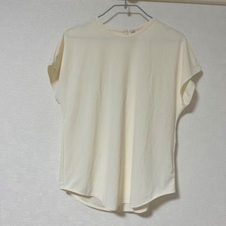 ユニクロ(UNIQLO)のトップス(カットソー(半袖/袖なし))