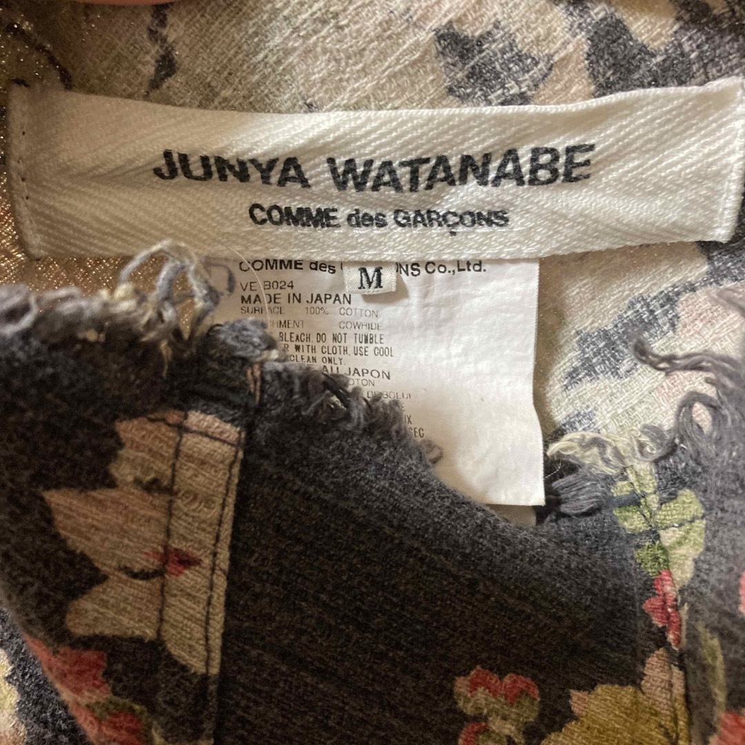 JUNYA WATANABE COMME des GARCONS(ジュンヤワタナベコムデギャルソン)のジュンヤワタナベ　コムデギャルソン　花柄デニムトップス レディースのトップス(シャツ/ブラウス(半袖/袖なし))の商品写真