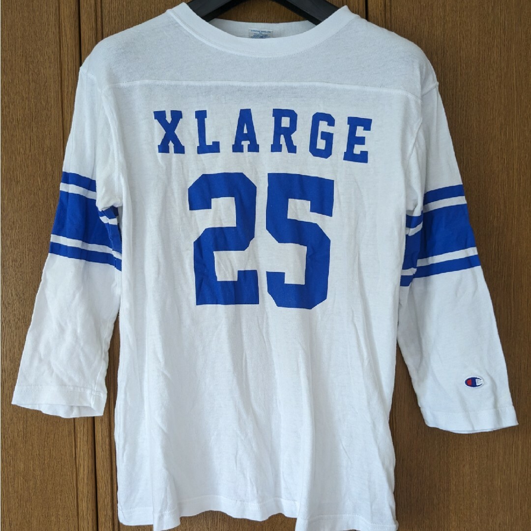 XLARGE(エクストララージ)のX-LARGE　チャンピオン　コラボ　7分袖　Tシャツ　Mサイズ 白色　青色 メンズのトップス(Tシャツ/カットソー(七分/長袖))の商品写真