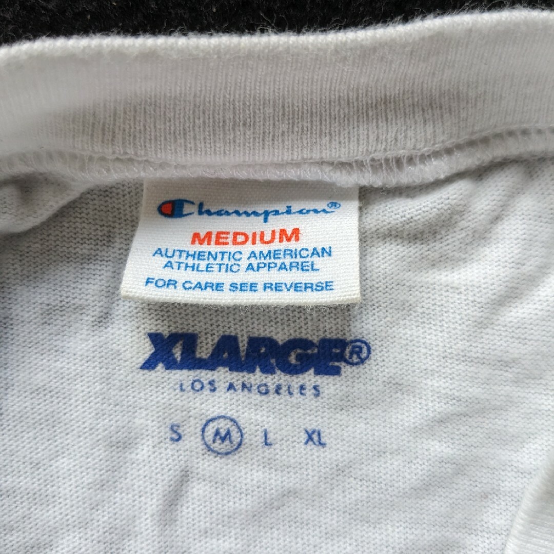 XLARGE(エクストララージ)のX-LARGE　チャンピオン　コラボ　7分袖　Tシャツ　Mサイズ 白色　青色 メンズのトップス(Tシャツ/カットソー(七分/長袖))の商品写真