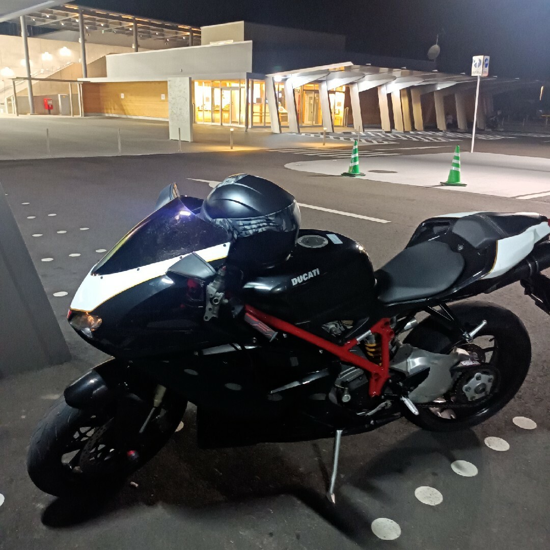 DUCATI 848