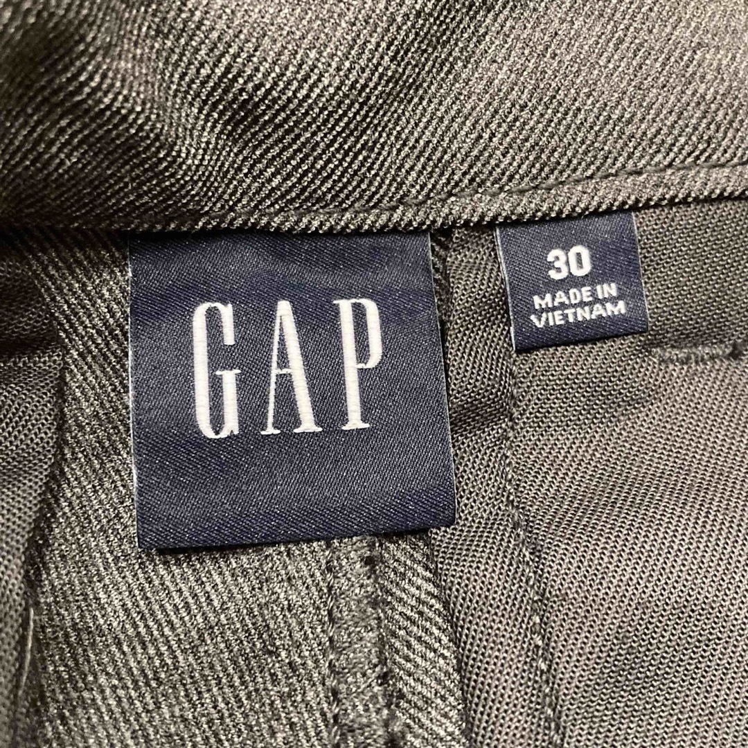 GAP(ギャップ)の新品送料込み　GAP ギャップ　スラックスパンツ　グレー　30 メンズのパンツ(スラックス)の商品写真