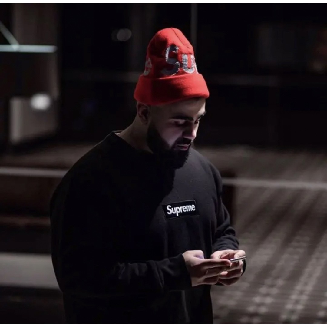 Supreme(シュプリーム)の定価以下 Supreme Big Logo Reflective Beanie メンズの帽子(ニット帽/ビーニー)の商品写真