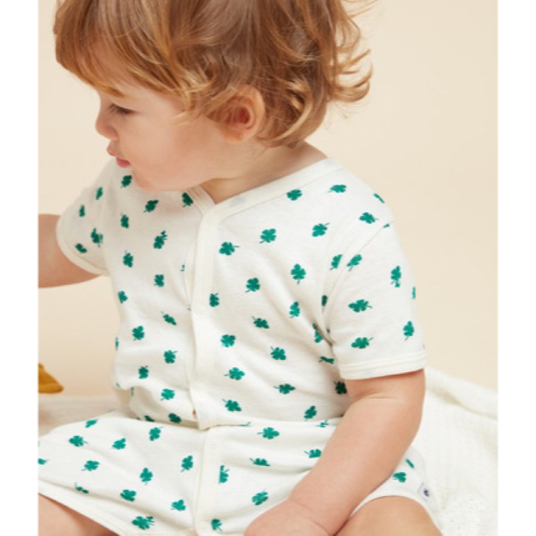 PETIT BATEAU(プチバトー)のプチバトー　半袖　新生児　前開き　コットンリネンショートロンパース_ヤシの葉 キッズ/ベビー/マタニティのベビー服(~85cm)(ロンパース)の商品写真