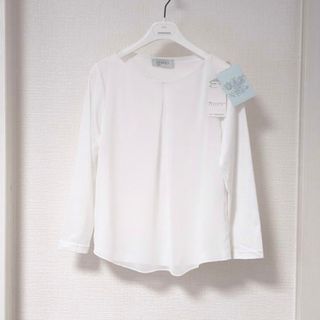 レリアン(leilian)のレリアン❤️新品❤️LeilianNEMIKA長袖ストレッチプルオーバー白9号(シャツ/ブラウス(長袖/七分))