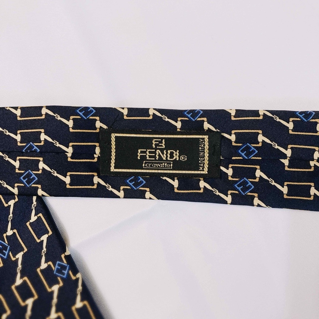 FENDI(フェンディ)のFENDI ネクタイ　ブルー　イタリア製　シルク100% メンズのファッション小物(ネクタイ)の商品写真