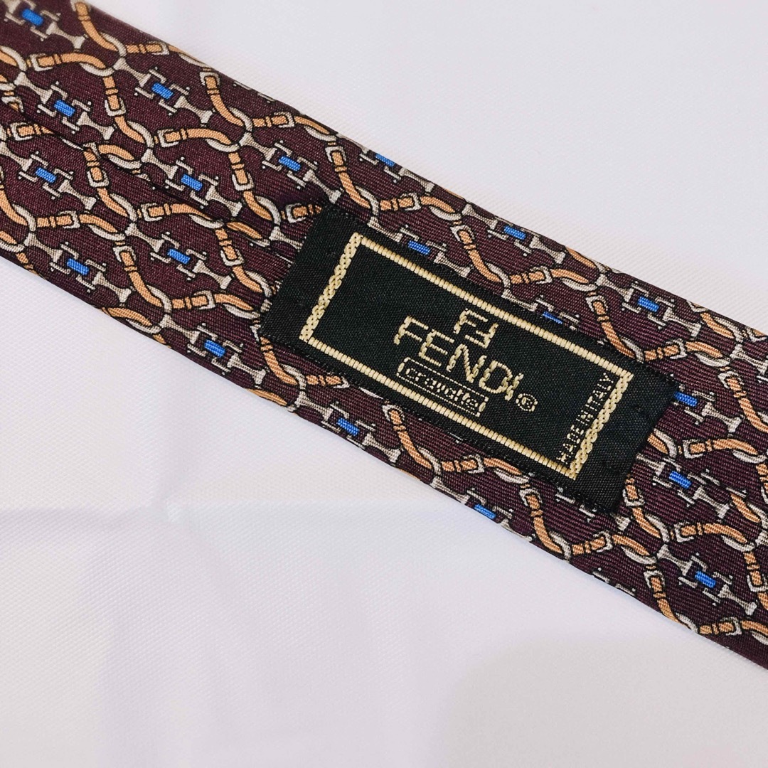 FENDI(フェンディ)のFENDI ネクタイ　レッド　イタリア製　シルク100% メンズのファッション小物(ネクタイ)の商品写真