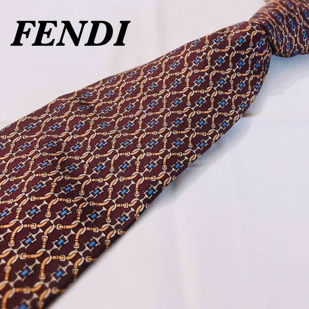 FENDI(フェンディ)のFENDI ネクタイ　レッド　イタリア製　シルク100% メンズのファッション小物(ネクタイ)の商品写真