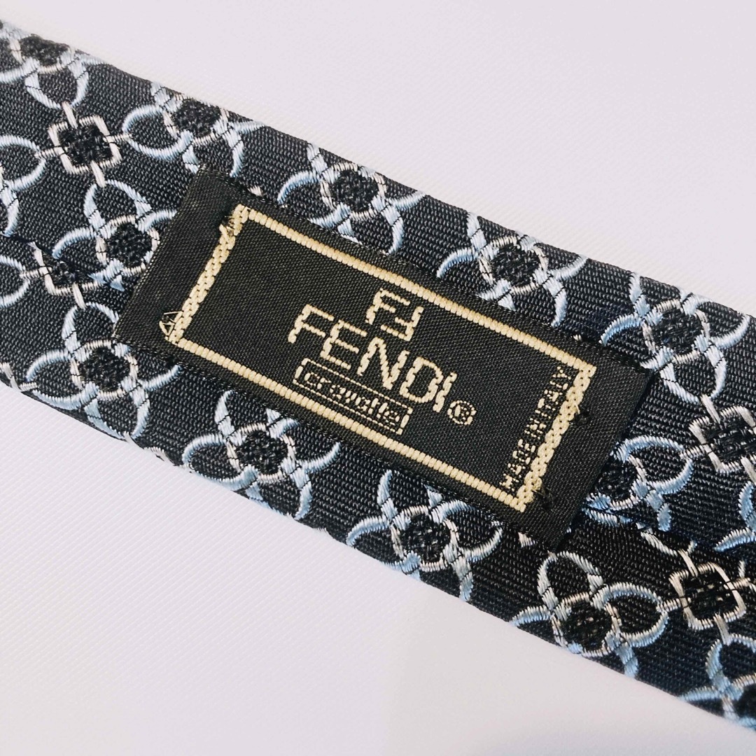 FENDI(フェンディ)のFENDI ネクタイ　ブルー　イタリア製　シルク100% メンズのファッション小物(ネクタイ)の商品写真