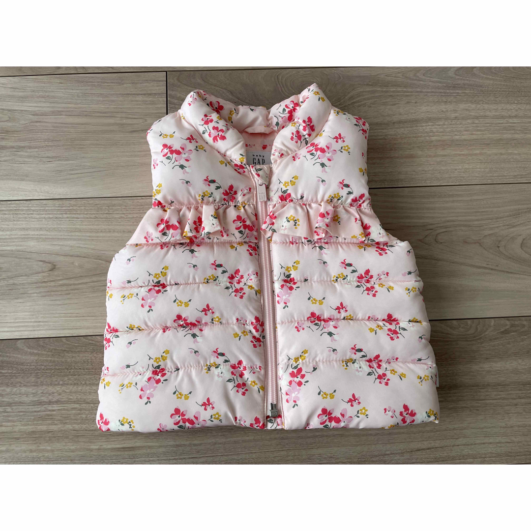 babyGAP(ベビーギャップ)のbaby GAP ダウンベスト　70 キッズ/ベビー/マタニティのベビー服(~85cm)(ジャケット/コート)の商品写真