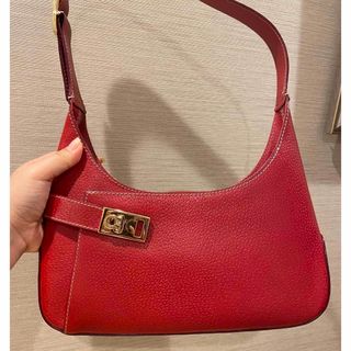 FERRAGAMO サルヴァトーレフェラガモ レッドレザー ワンショルダーバッグ