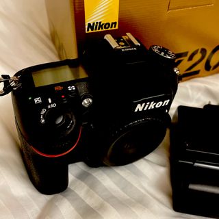 80000顔認識機能Nikon  D7200 ショット数僅か、6,585枚！