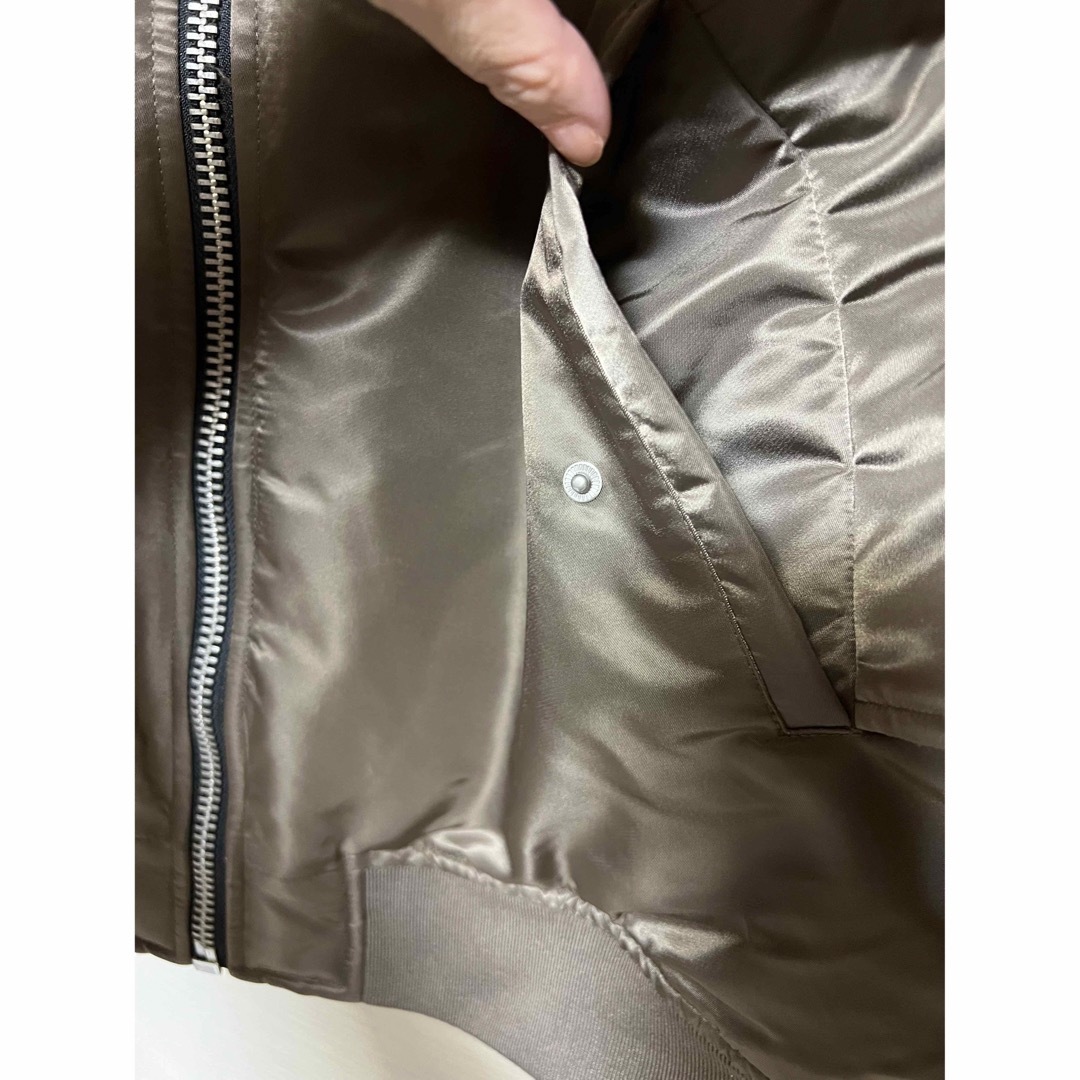 しまむら(シマムラ)の新品　しまむら　MA-1 カーキ　M レディースのジャケット/アウター(ブルゾン)の商品写真