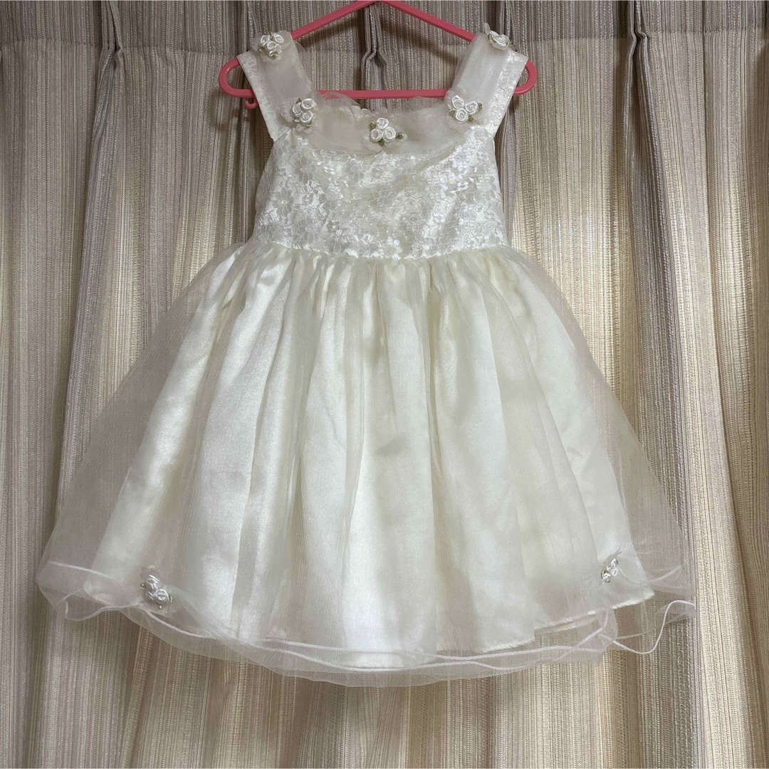 BUNNY＆DINO ホワイト　白　お花　チュール　ドレス　24M 90cm♡ キッズ/ベビー/マタニティのキッズ服女の子用(90cm~)(ドレス/フォーマル)の商品写真