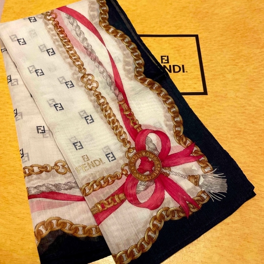 FENDI - 未使用 フェンディ ハンカチスカーフ 星のようなズッカ&🎀の