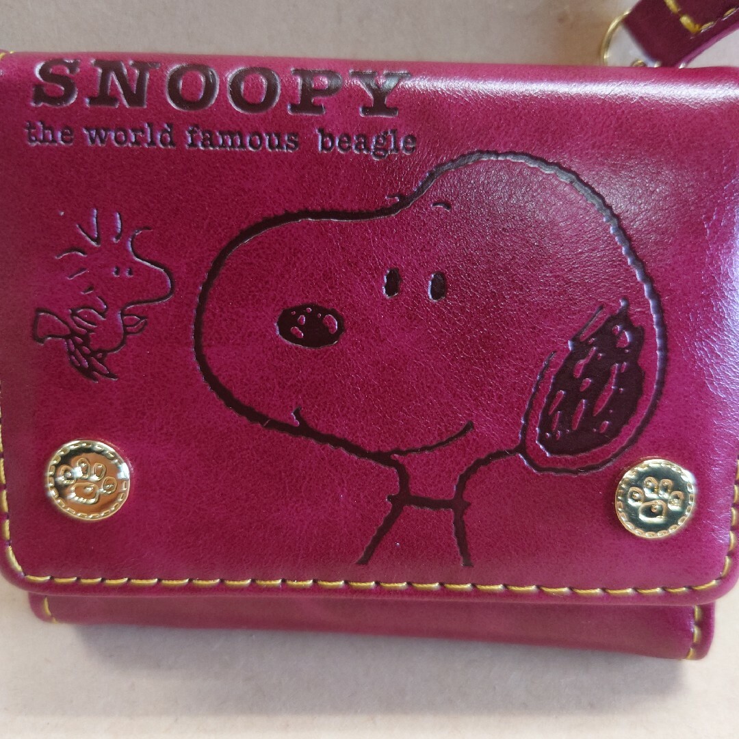 SNOOPY(スヌーピー)のスヌーピー　三つ折りミニ財布　ワインレッド レディースのファッション小物(財布)の商品写真