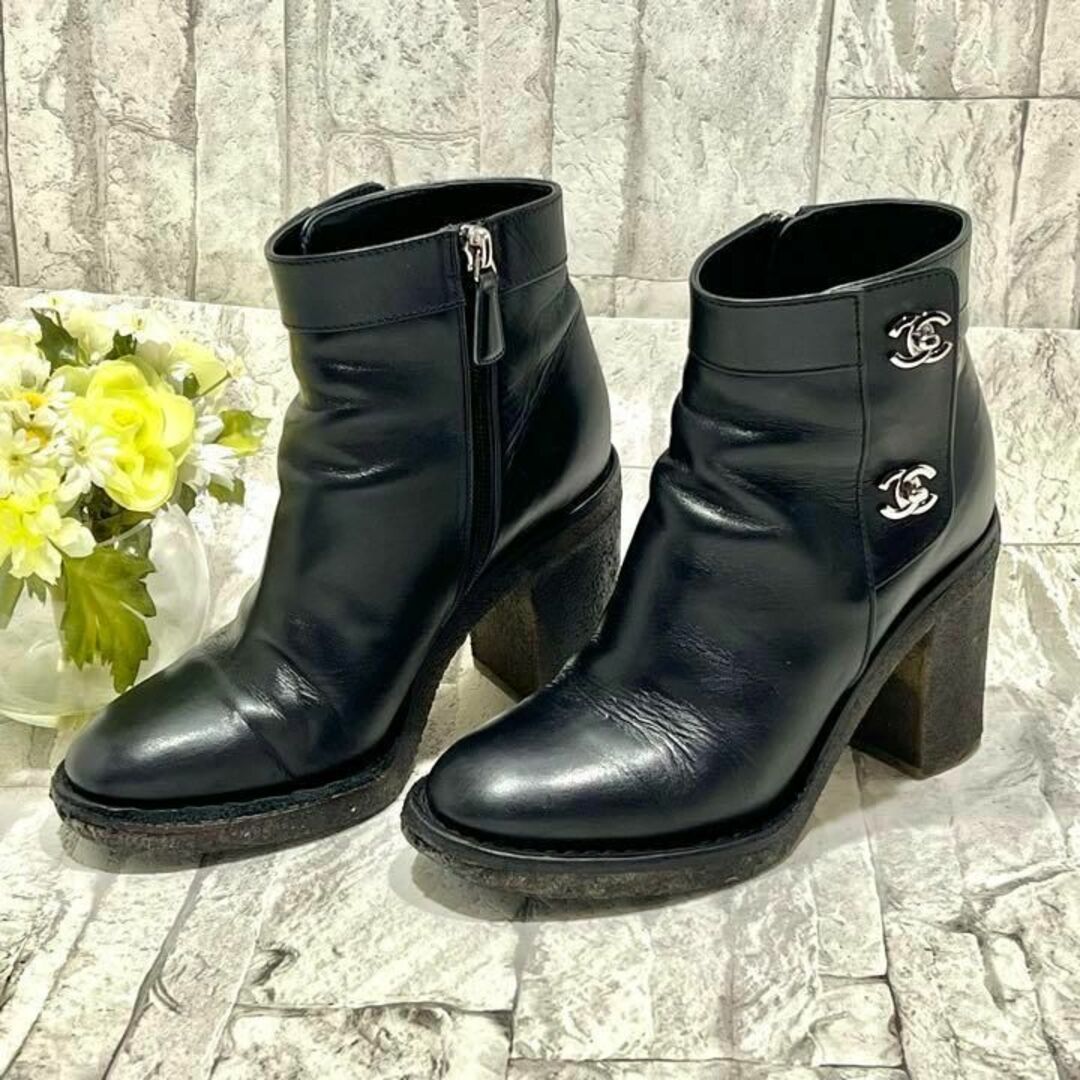 買い超安い 【CHANEL】レザー ターンロックココマークショートブーツ 買い超安い 【CHANEL】レザー ターンロックココマークショートブーツ