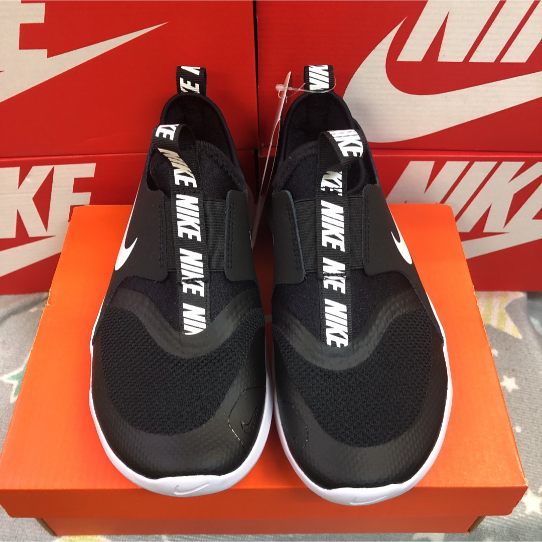 NIKE(ナイキ)のNIKE FLEX RUNNER 20.0cm 新品未使用 箱なし配送 キッズ/ベビー/マタニティのキッズ靴/シューズ(15cm~)(スニーカー)の商品写真