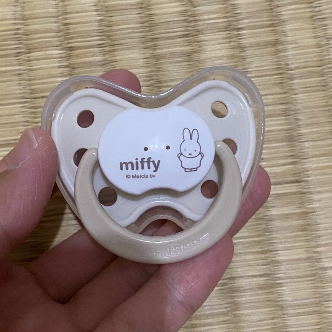 miffy(ミッフィー)のミッフィー 出っ歯になりにくいおしゃぶり キッズ/ベビー/マタニティの授乳/お食事用品(その他)の商品写真