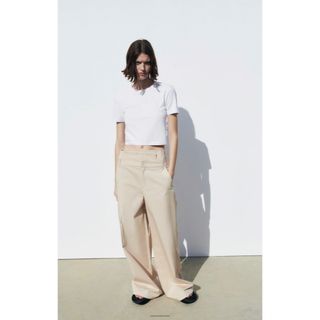 ザラ(ZARA)のZARA クロップドストレッチTシャツ　新品未使用(Tシャツ(半袖/袖なし))