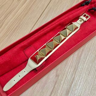 VALENTINO ヴァレンティノ　スタッズバングル　ブレスレット