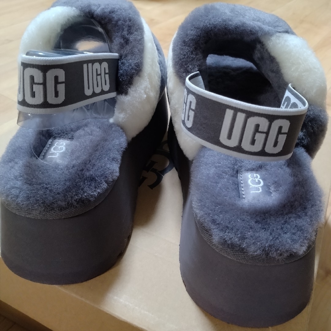 UGG(アグ)のugg 厚底ファーサンダル25cm【試し履きのみ】 レディースの靴/シューズ(サンダル)の商品写真