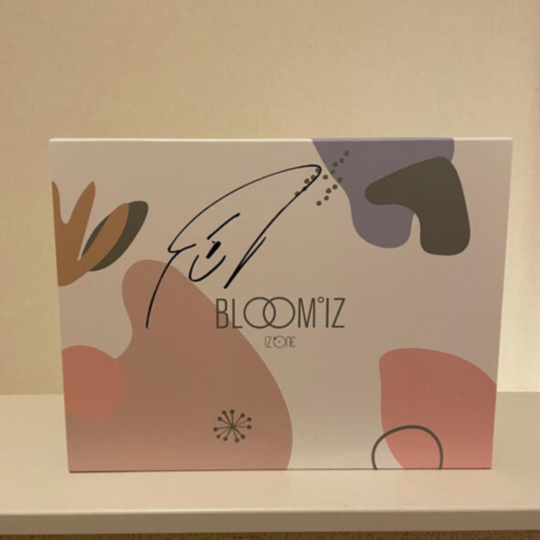 直筆サイン入りIZ*ONE アイズワン BLOOM*IZ: IZ*ONE | フリマアプリ ラクマ