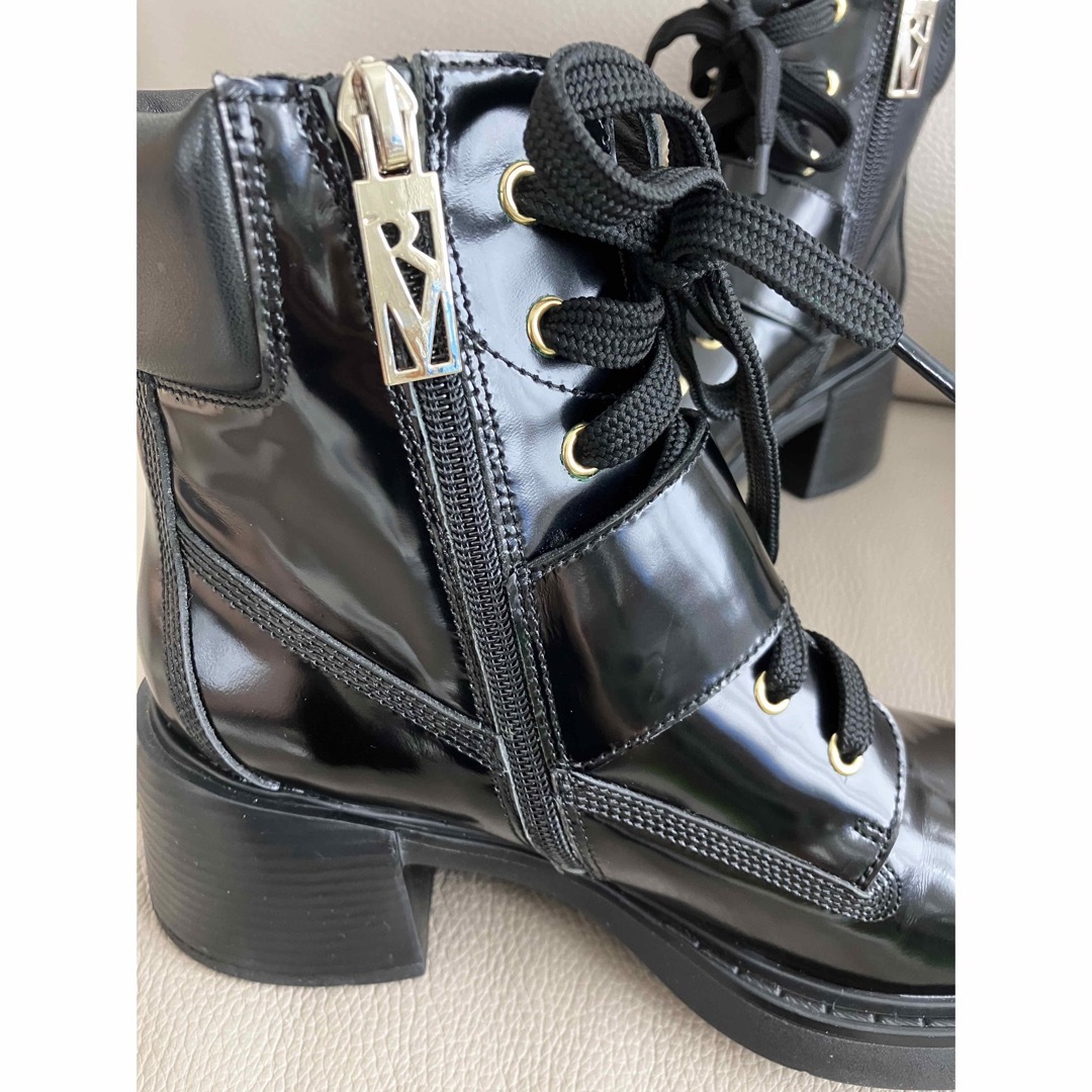 ROGER VIVIER(ロジェヴィヴィエ)のロジェヴィヴィエ ROGER VIVIER 　ブーツ　未使用 レディースの靴/シューズ(ブーツ)の商品写真