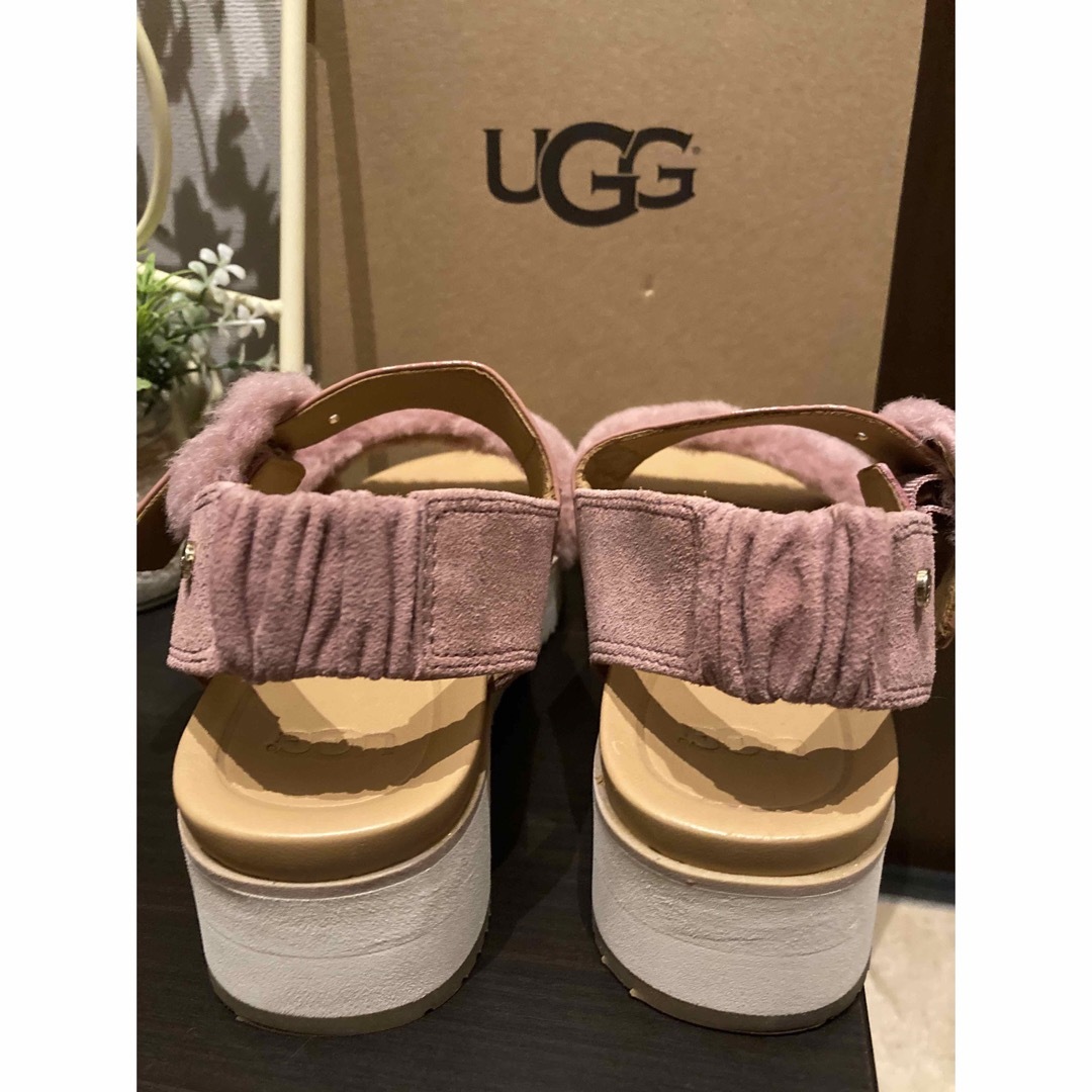 UGG アグ  ストラップ サンダル  オー　フラッフィータ　ボア