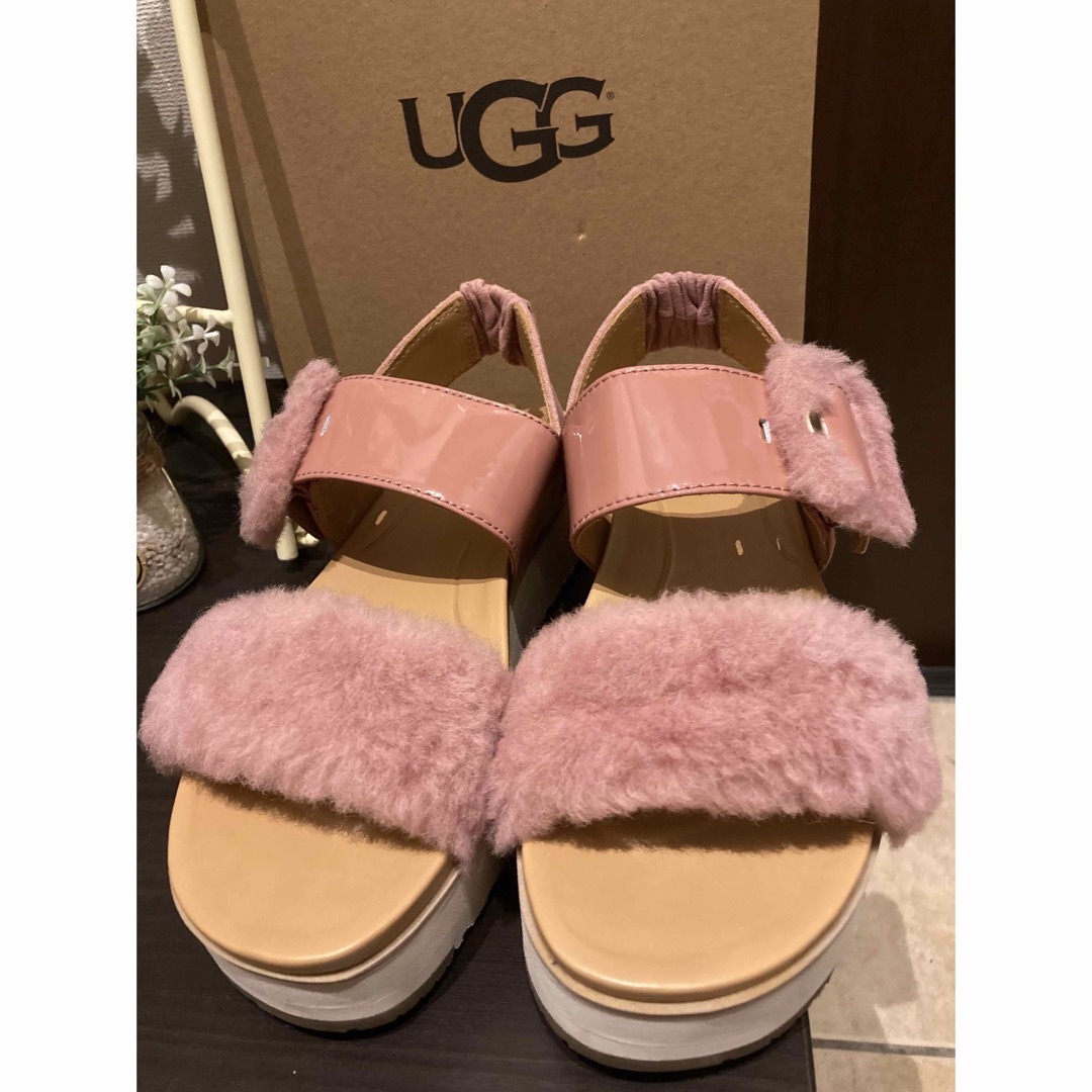 UGG W FLUFF CHELLA UGG ファーサンダル-