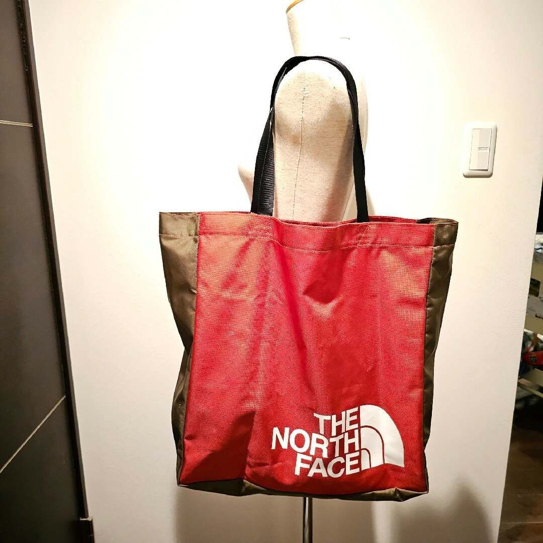 THE NORTH FACE(ザノースフェイス)のノースフェイス　ループトートL　NM81558 レディースのバッグ(トートバッグ)の商品写真