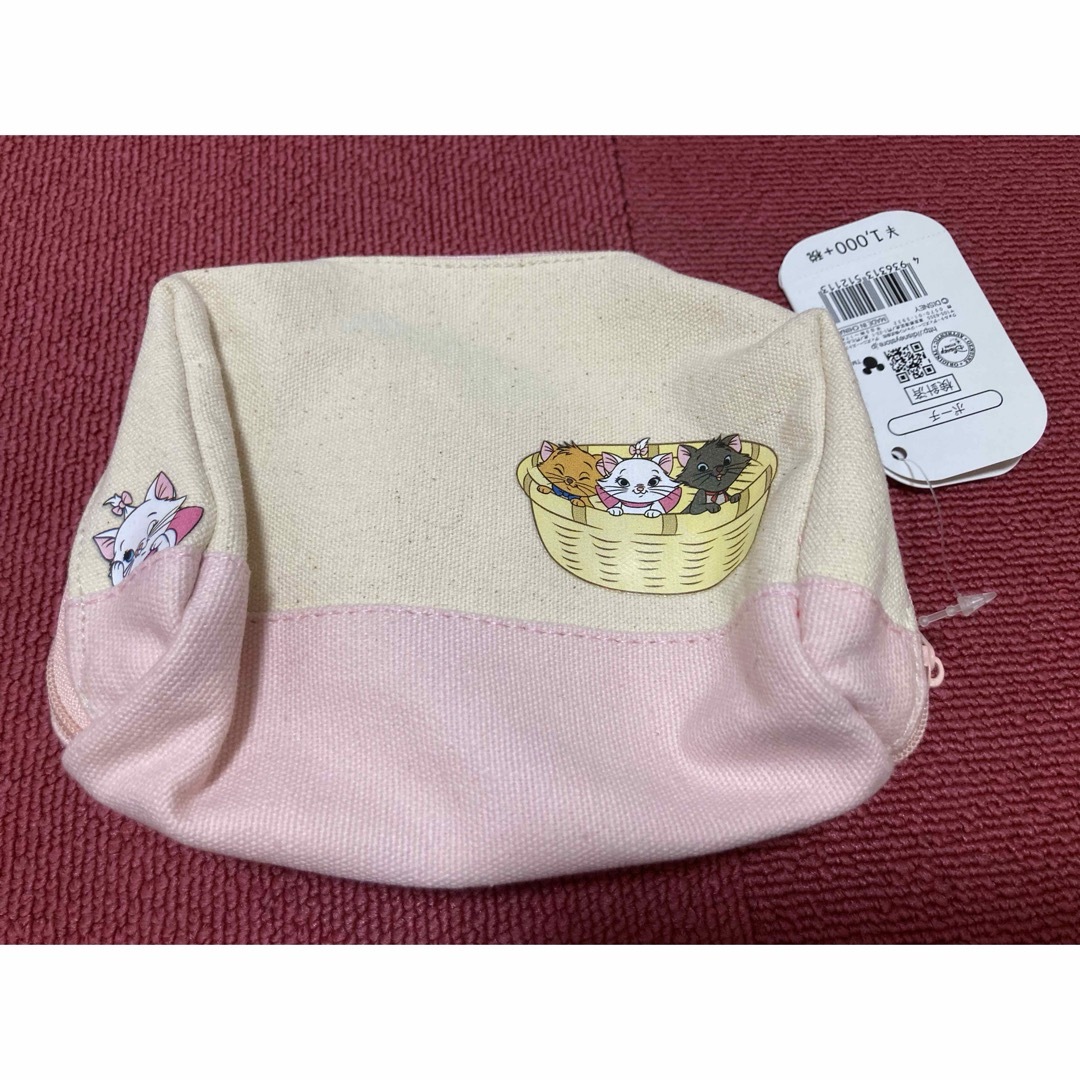 新品✴︎ディズニー マリーちゃん ポーチ 刺繍 プリント 化粧ポーチ marie