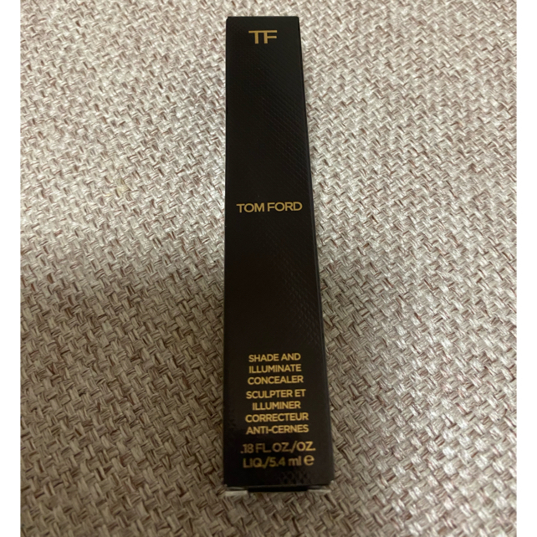 TOMFORD シェイド　アンド　イルミネイトコンシーラー