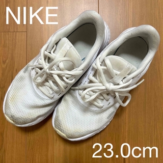 ナイキ(NIKE)のレディース　ナイキ　ランニングシューズ　ナースシューズ　運動靴　23.0cm 白(シューズ)