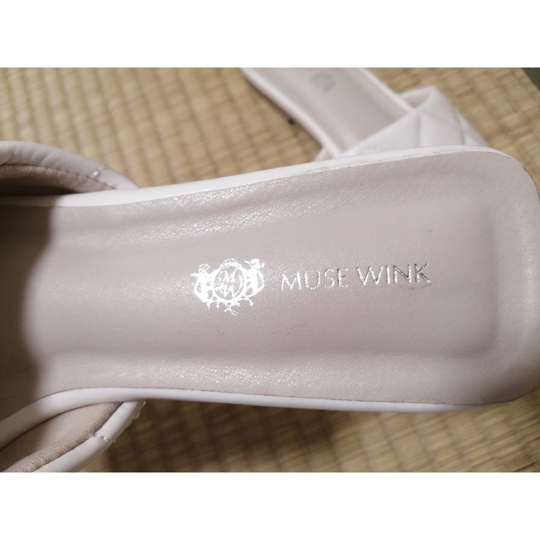 キルティング　ミュールサンダル　白色 レディースの靴/シューズ(サンダル)の商品写真