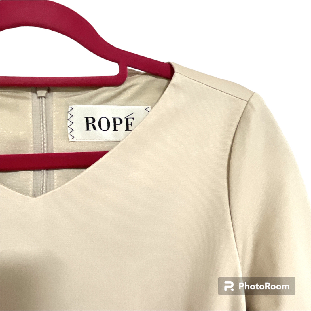 ROPE’(ロペ)の美品　ROPE ロペ　ワンピース　ベージュ　36 Mサイズ レディースのワンピース(ひざ丈ワンピース)の商品写真