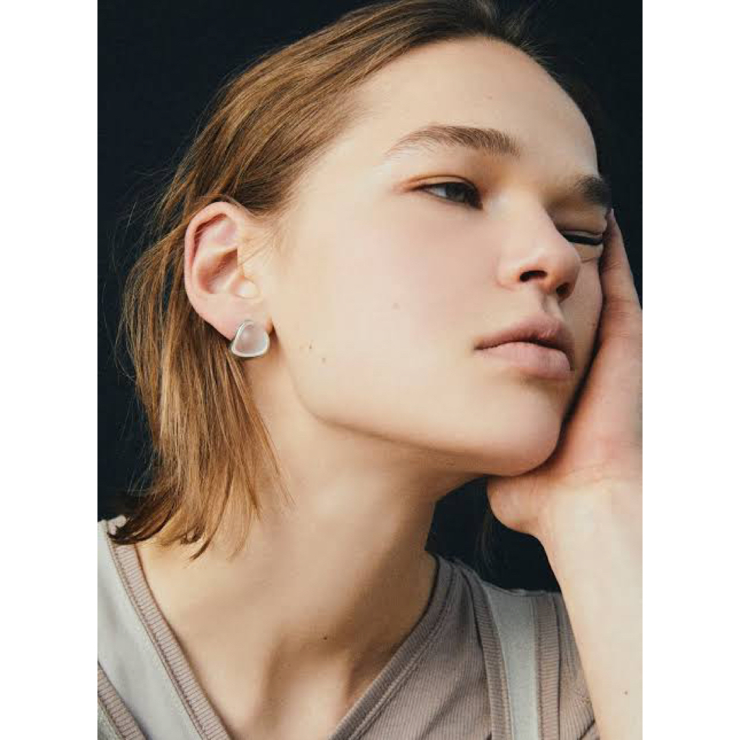 GOLDY(ゴールディ)の"GOLDY" calligraphy frame pierce レディースのアクセサリー(ピアス)の商品写真