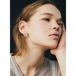 ゴールディ(GOLDY)の"GOLDY" calligraphy frame pierce(ピアス)