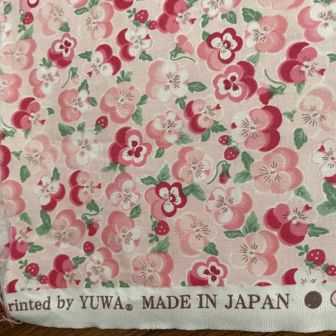 お花　ハギレ　生地 ハンドメイドの素材/材料(生地/糸)の商品写真