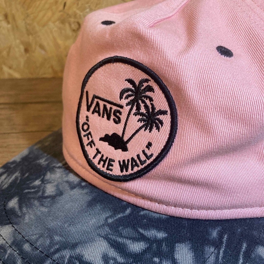 VANS(ヴァンズ)のVANS バンズ　スナップバック　キャップ 刺繍ロゴ レディースの帽子(キャップ)の商品写真