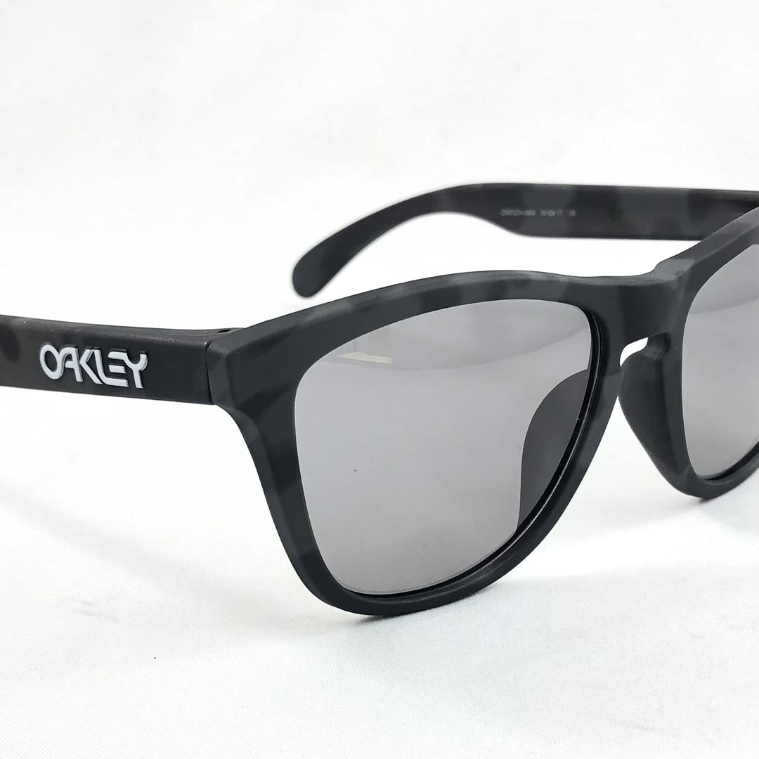 Oakley(オークリー)のオークリーox8137-04偏光ライトグレーサングラスFrogskins メンズのファッション小物(サングラス/メガネ)の商品写真